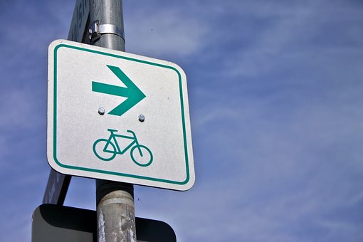 Fahrrad da lang Fahrradweg Hinweisschild
